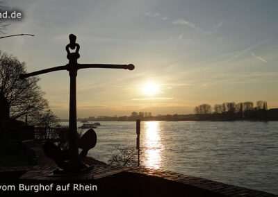 Blick auf Rhein vom Burghof