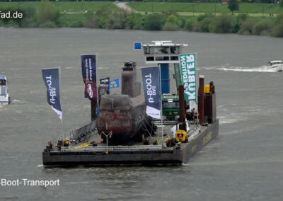 Uboot-Transport auf dem Rhein