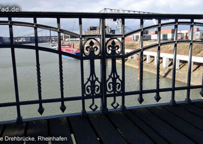 Historische Drehbrücke Rheinhafen