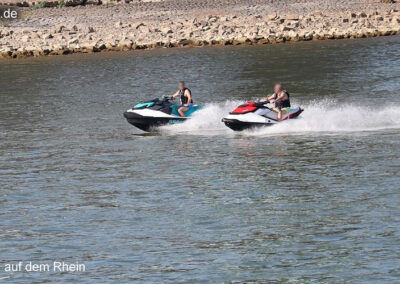 Jetski auf dem Rhein